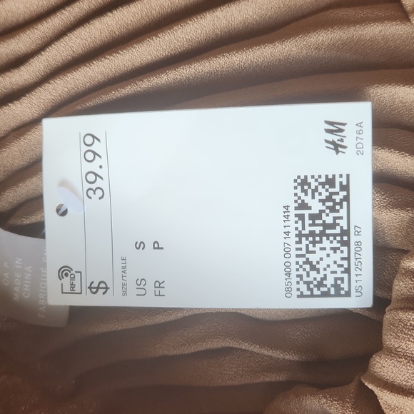 NWT H&M, gold skirt - Picture 7 of 8